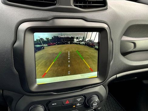 Used 2023 Jeep Renegade Latitude w/ Premium Group image 21