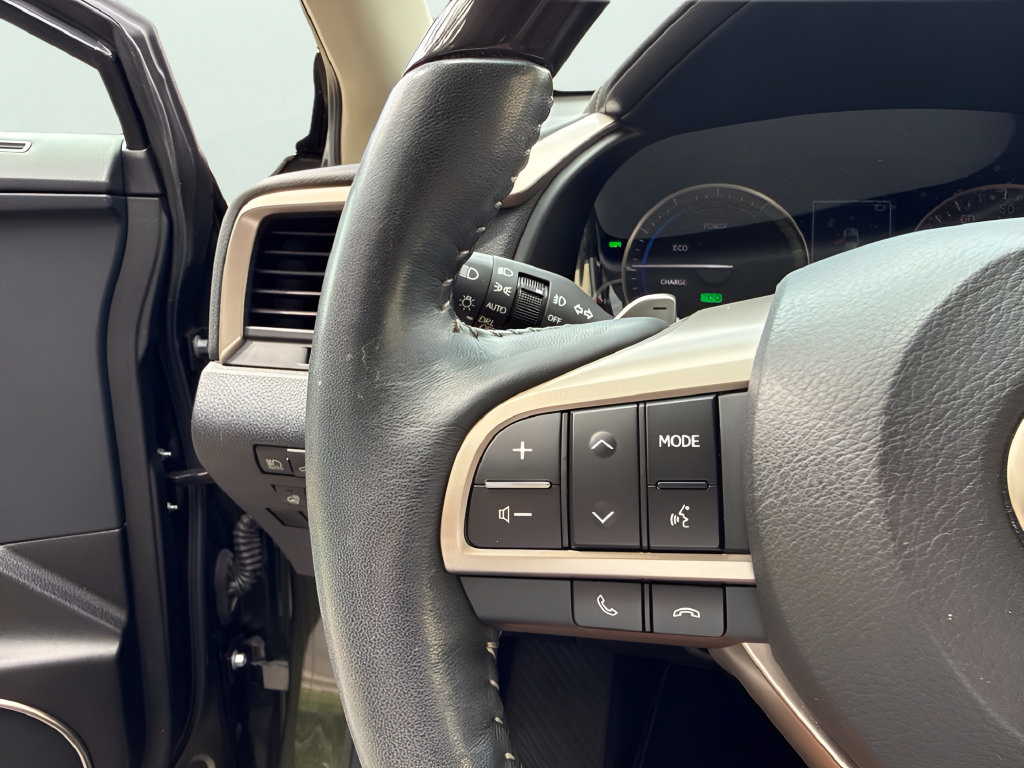 Used 2022 Lexus RX 450h AWD w/ Luxury Package image 22