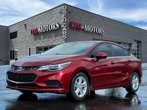 Used 2018 Chevrolet Cruze LT w/ Convenience Package FWD image 1