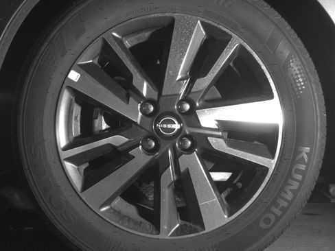 Used 2025 Nissan Versa SV FWD image 12
