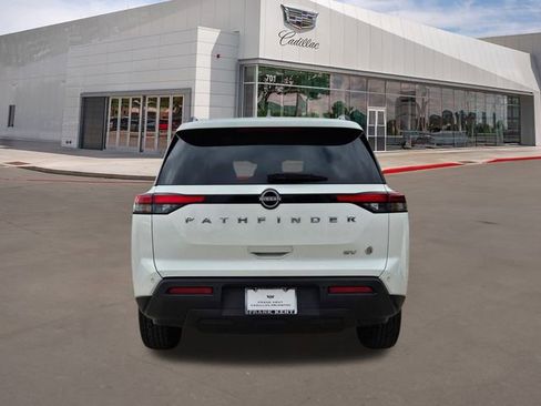 Used 2024 Nissan Pathfinder SV image 5