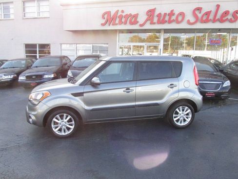 Used 2013 Kia Soul + w/ Audio Pkg FWD image 46