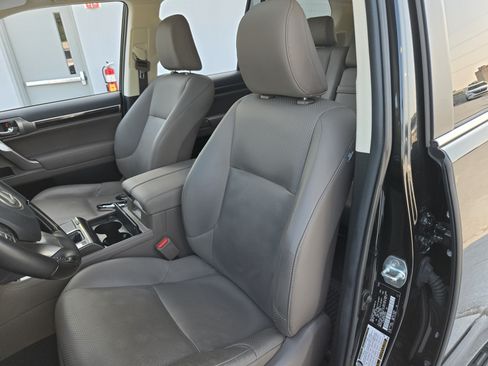 Used 2022 Lexus GX 460 Luxury w/ Accessory Package AWD/4WD image 15