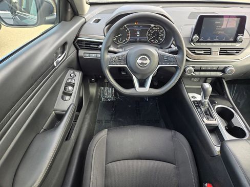 Used 2024 Nissan Altima 2.5 SV image 11