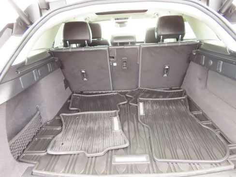 Used 2023 Land Rover Range Rover Velar S AWD/4WD image 38
