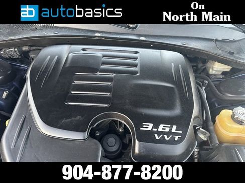 Used 2013 Chrysler 300 w/ Driver Convenience Group image 37