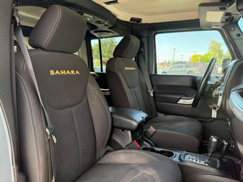 Used 2014 Jeep Wrangler Unlimited Sahara w/ Connectivity Group AWD/4WD image 21
