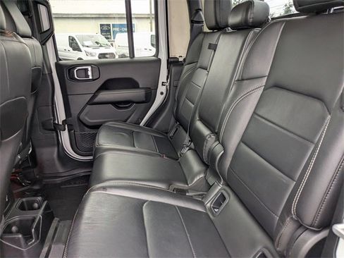 Used 2020 Jeep Gladiator Overland image 13