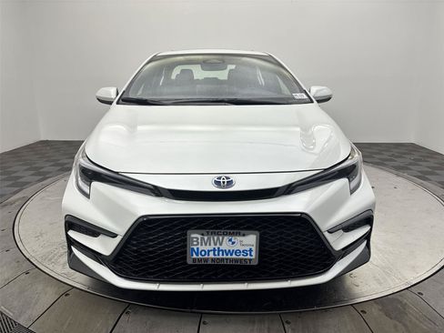 Used 2025 Toyota Corolla SE w/ SE Premium Package AWD/4WD image 14