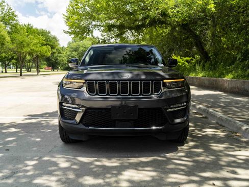 Used 2022 Jeep Grand Cherokee Limited RWD image 3