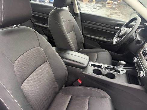 Used 2025 Nissan Altima 2.5 SV FWD image 18