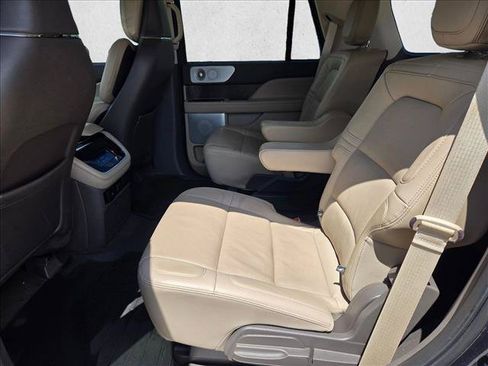Used 2022 Lincoln Navigator Reserve AWD/4WD image 18