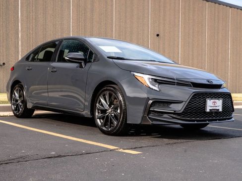 Used 2026 Toyota Corolla XSE FWD image 2
