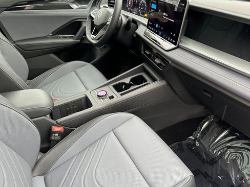 New 2026 Volkswagen Tiguan SE image 15