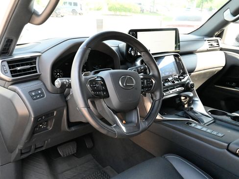 Used 2025 Lexus LX 600 4WD w/ Accessory Package (2T) image 16