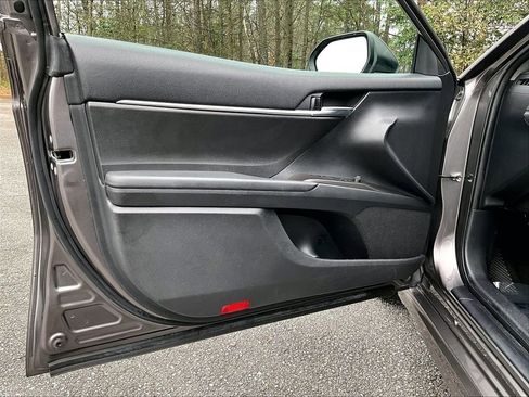 Used 2023 Toyota Camry SE image 13