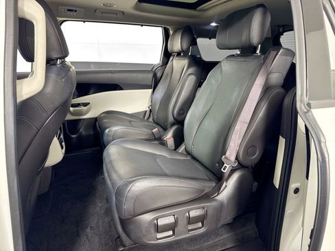 Used 2023 Kia Carnival SX Prestige FWD image 31