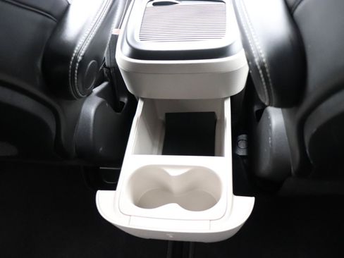 Used 2024 Chrysler Pacifica Touring-L FWD image 23