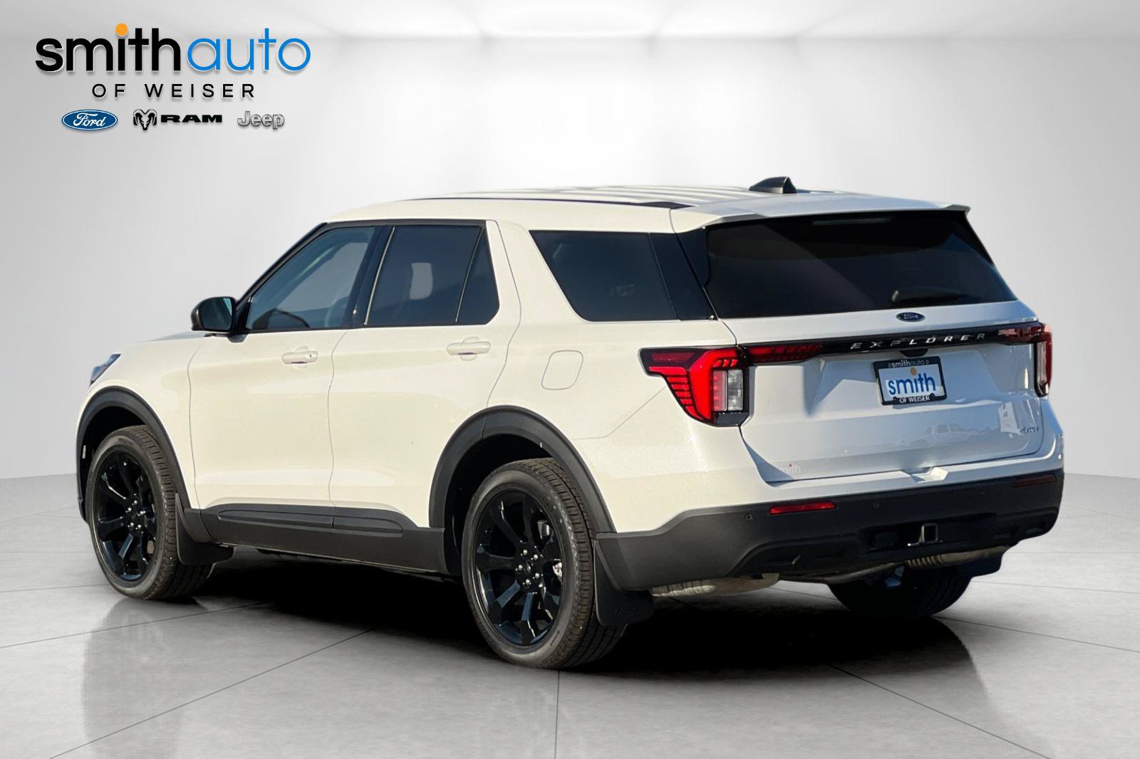 Used 2026 Ford Explorer Active AWD/4WD image 7