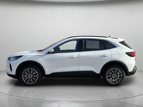 Used 2025 Ford Escape SE image 5