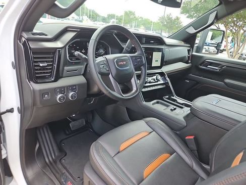 Used 2025 GMC Sierra 2500 AT4 AWD/4WD image 10