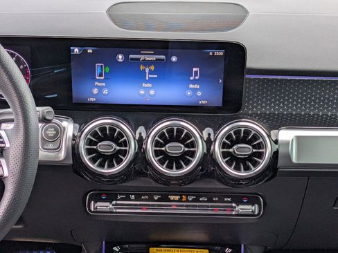 Certified 2025 Mercedes-Benz GLB 250 250 image 31