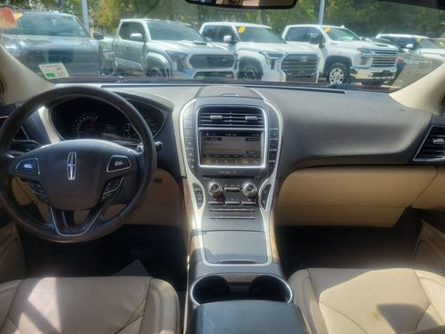 Used 2016 Lincoln MKX Reserve w/ Technology Package FWD image 24
