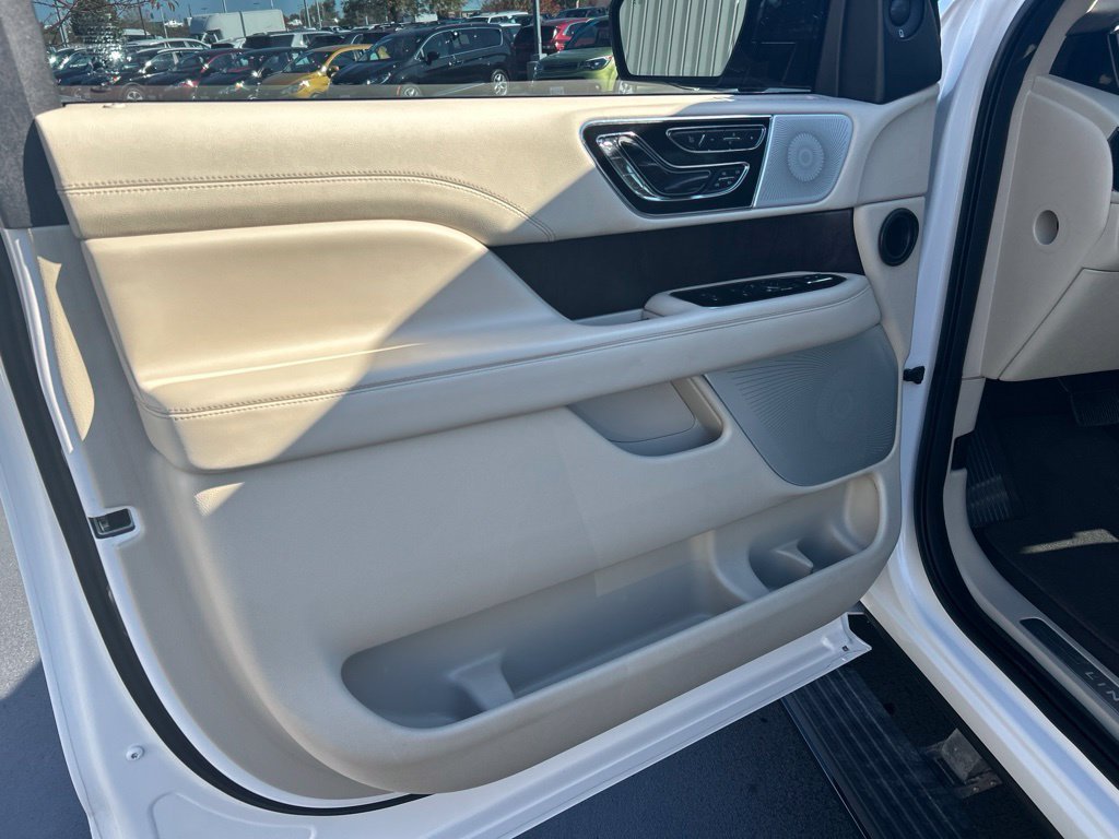 Used 2018 Lincoln Navigator Reserve w/ Technology Package AWD/4WD image 14