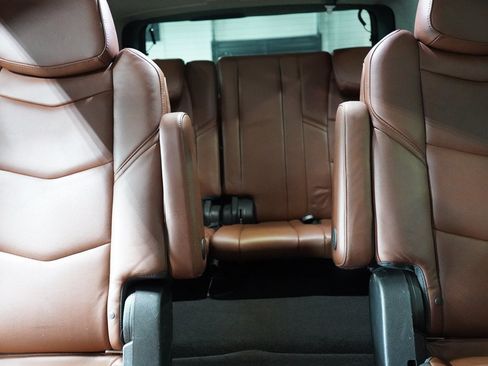 Used 2020 Cadillac Escalade Premium Luxury RWD image 23