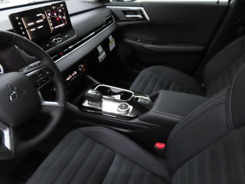 New 2026 Mitsubishi Outlander SE FWD image 12