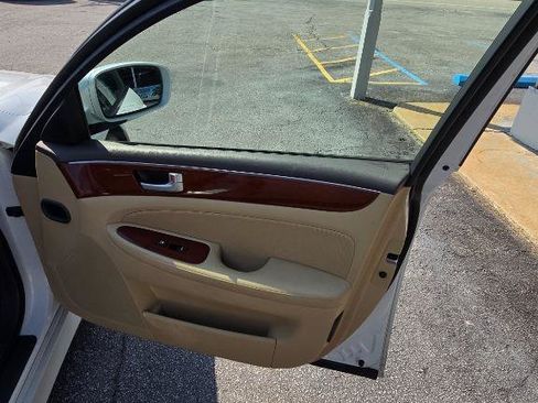 Used 2013 Hyundai Genesis 3.8 RWD image 14