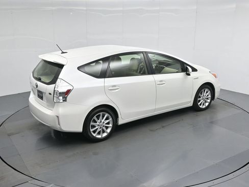 Used 2014 Toyota Prius V Five image 38