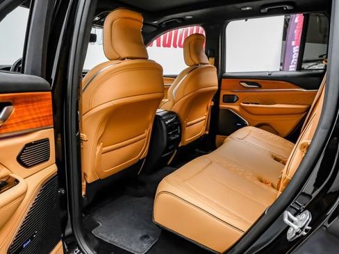 Used 2022 Jeep Grand Cherokee Summit AWD/4WD image 59