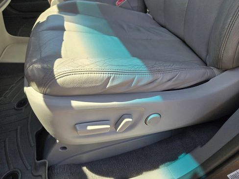 Used 2011 Toyota Sienna XLE FWD image 19
