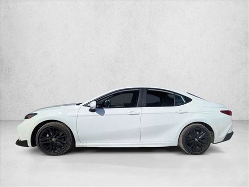 Used 2025 Toyota Camry SE image 2