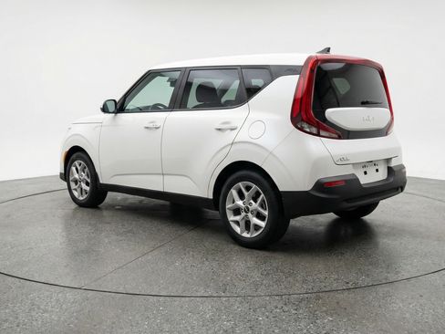 Used 2025 Kia Soul LX w/ LX Technology Package FWD image 6