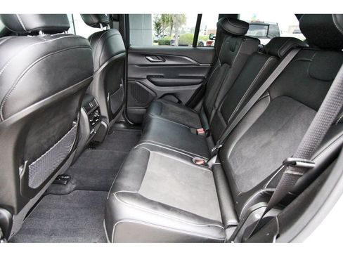 Used 2025 Jeep Grand Cherokee Altitude RWD image 7