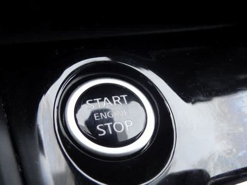 Used 2025 Nissan Versa SV FWD image 24