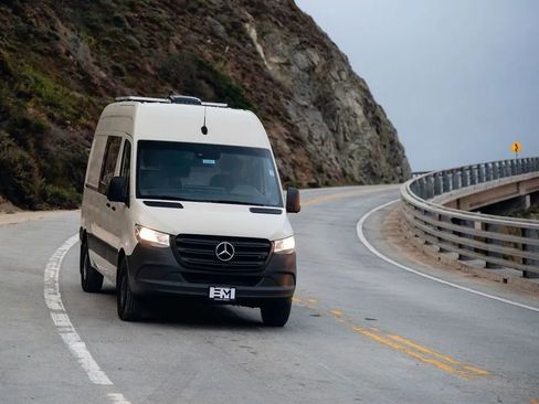 Used 2021 Mercedes-Benz Sprinter 2500 image 16