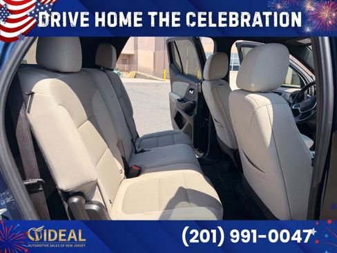 Used 2022 Chevrolet Traverse LS FWD image 16
