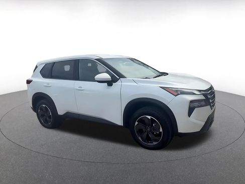 Used 2025 Nissan Rogue SV AWD/4WD image 2