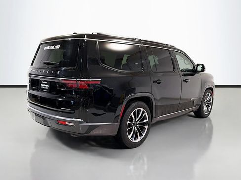 Used 2022 Jeep Wagoneer Series III w/ Premium Group I AWD/4WD image 7