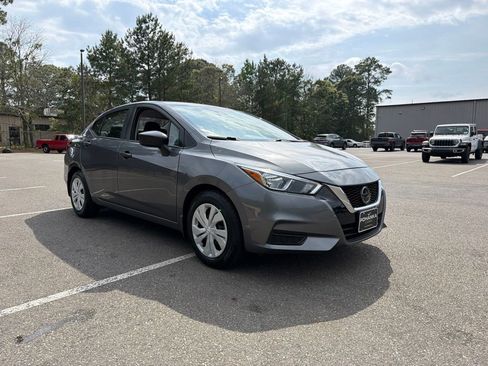 Used 2021 Nissan Versa S FWD image 4