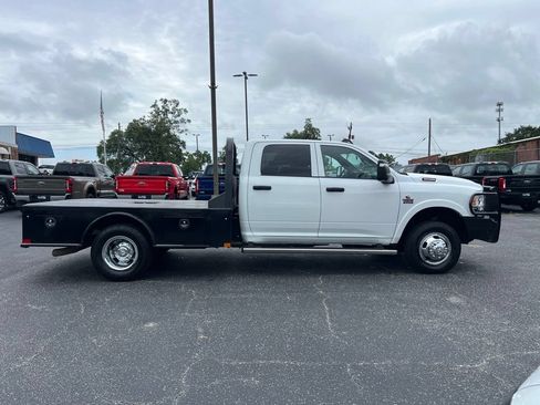 Used 2024 RAM 3500 Tradesman w/ Chrome Appearance Group AWD/4WD image 9
