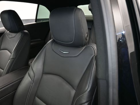 Used 2024 Cadillac XT4 Premium Luxury image 16