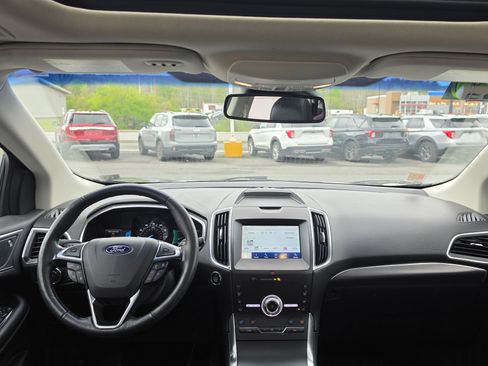 Used 2020 Ford Edge Titanium w/ Equipment Group 301A AWD/4WD image 14