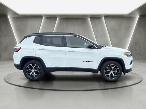Used 2024 Jeep Compass Limited AWD/4WD image 8