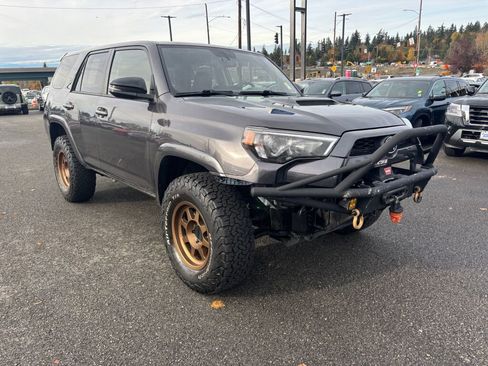 Used 2018 Toyota 4Runner TRD Off-Road Premium image 3