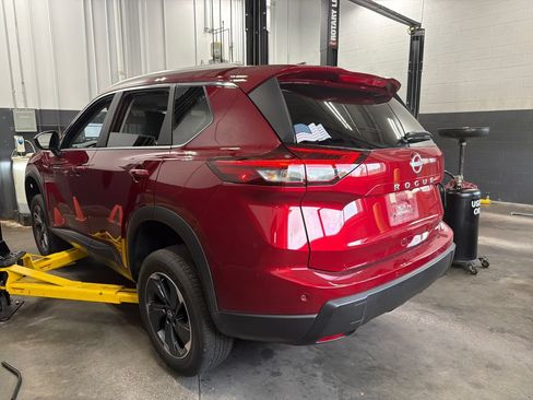 Used 2025 Nissan Rogue SV w/ SV Premium Package FWD image 7