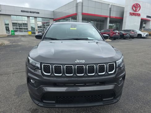Used 2023 Jeep Compass Latitude w/ Sun and Sound Group AWD/4WD image 3